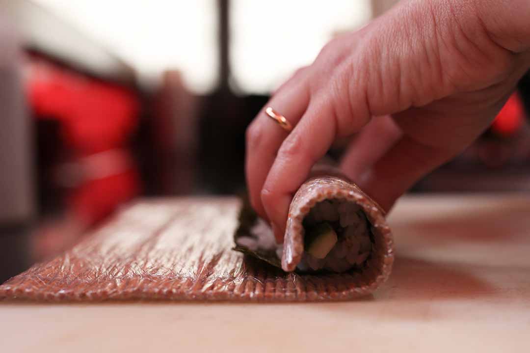 hands-rolling-sushi-maki